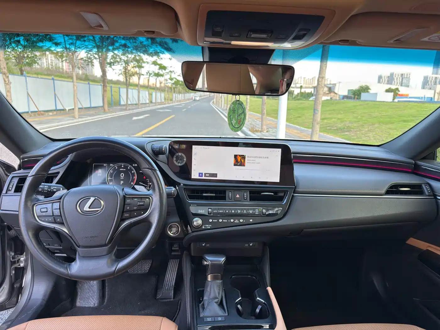 Lexus ES 2023 200 Excellence Edition фото 10