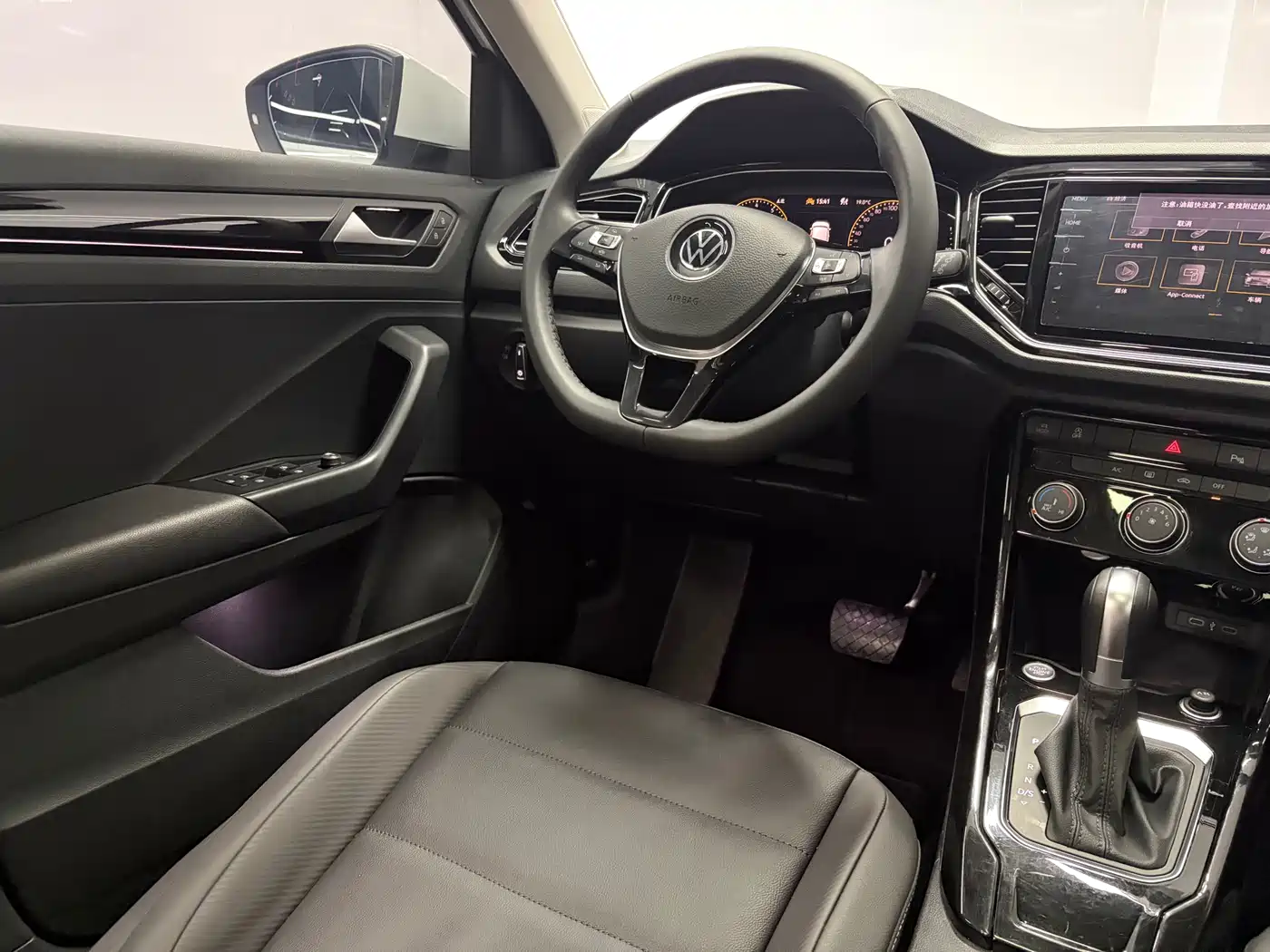 Volkswagen T-ROC 2022 280TSI DSG 2WD Comfort PLUS фото 8