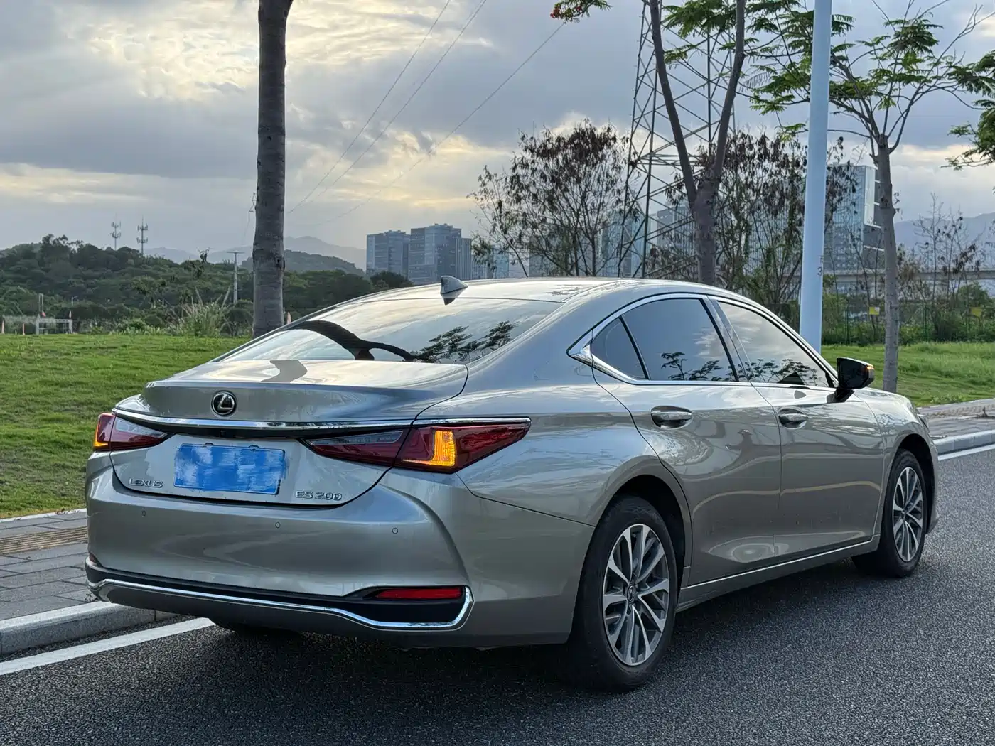 Lexus ES 2023 200 Excellence Edition фото 6