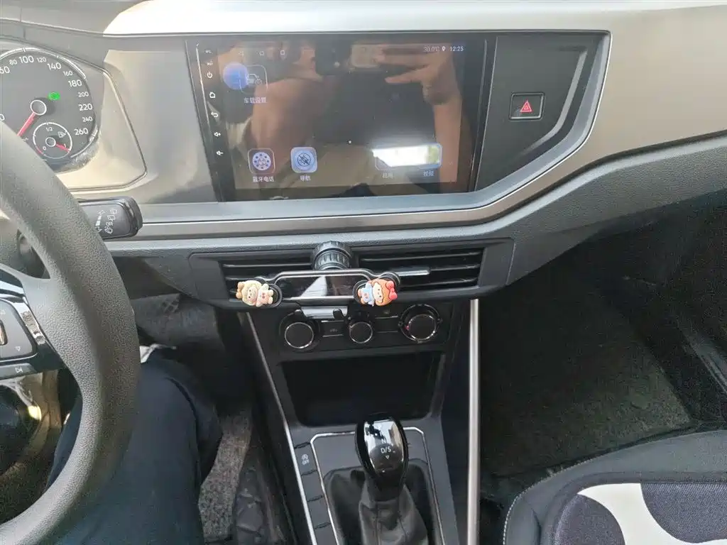 Volkswagen Polo 2019 Plus 1.5L Automatic Panorama Enjoyment Edition фото 9