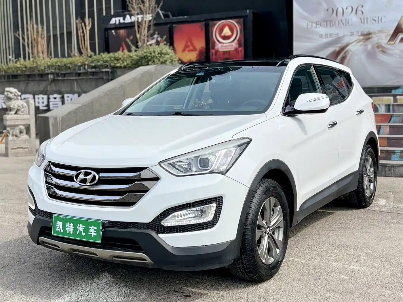 Hyundai Santa Fe 2013 Model 2.4L Automatic 2WD Smart