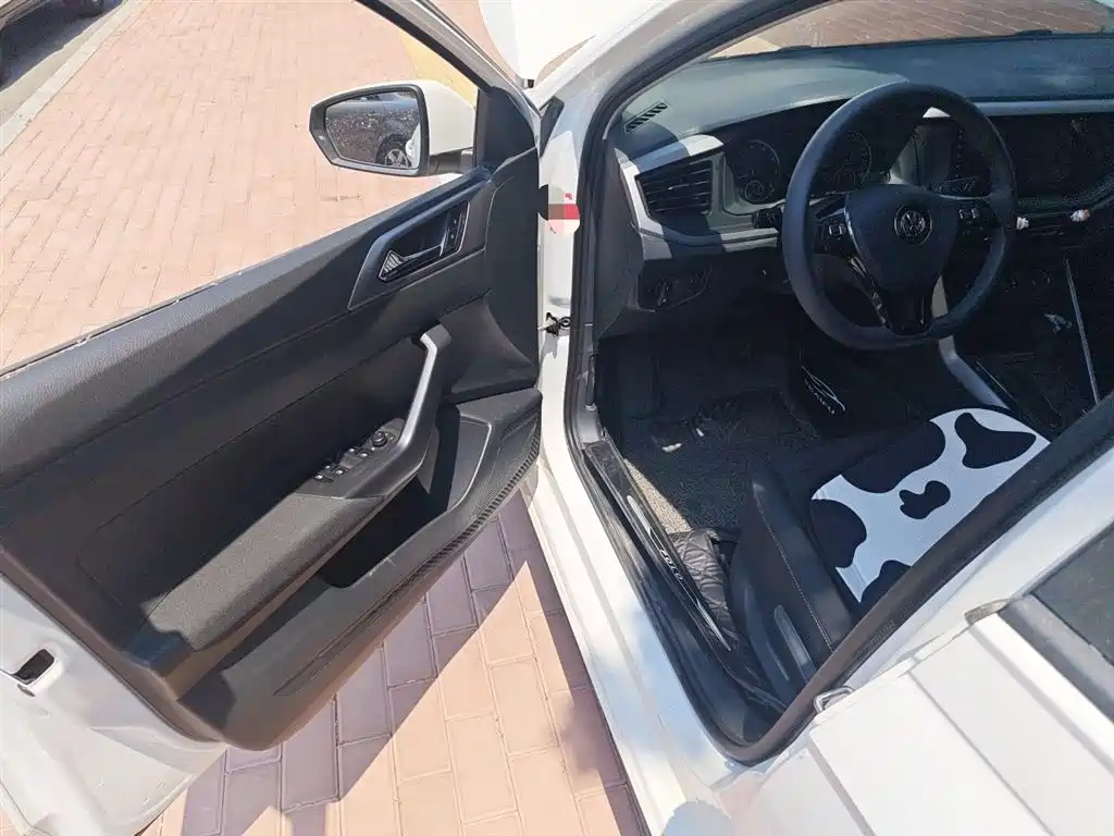 Volkswagen Polo 2019 Plus 1.5L Automatic Panorama Enjoyment Edition фото 12