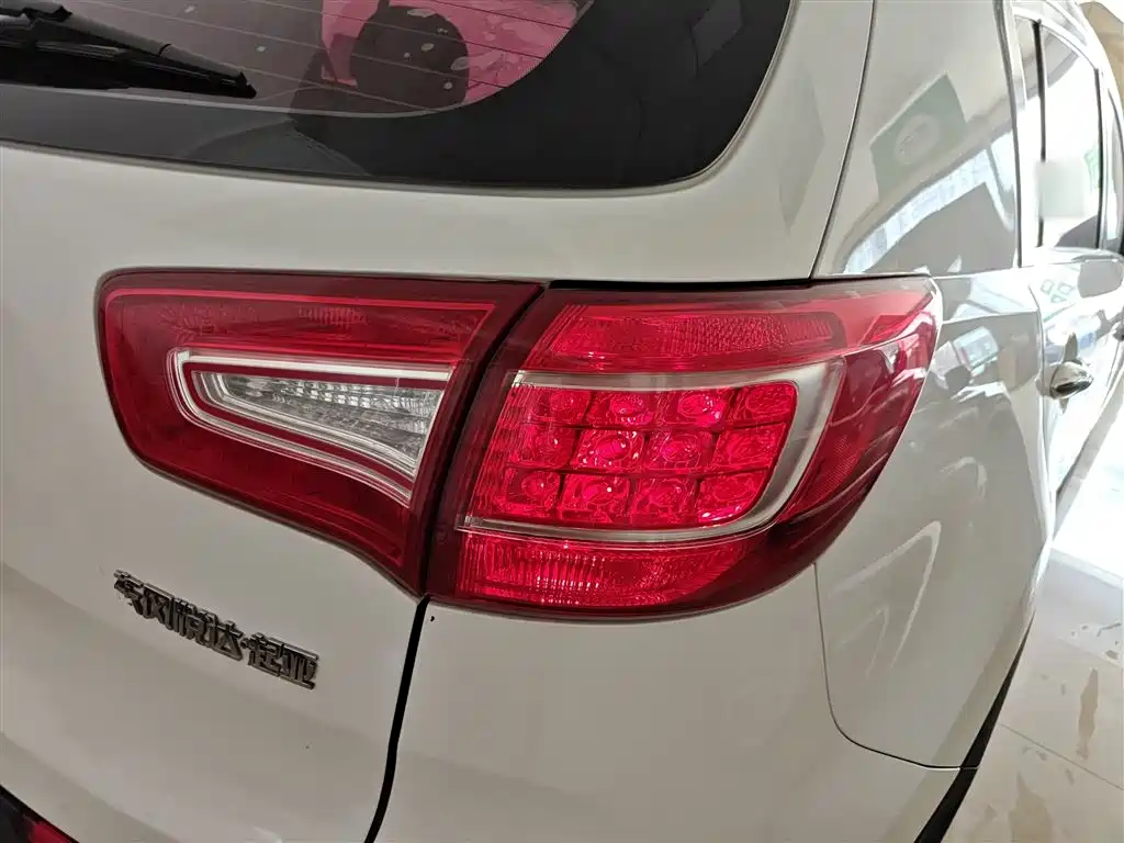 Kia Sportage 2014 2.0L Automatic 2WD GL Edition фото 8