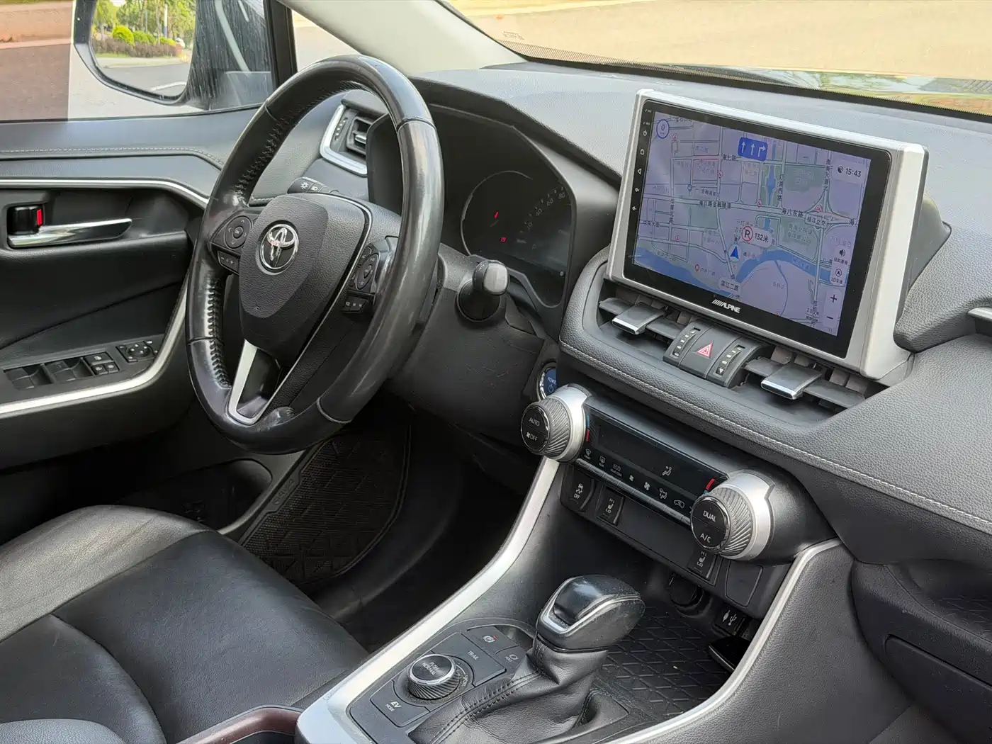 Toyota RAV4 Rongfang 2021 Hybrid 2.5L E-CVT AWD Elite PLUS Edition фото 15