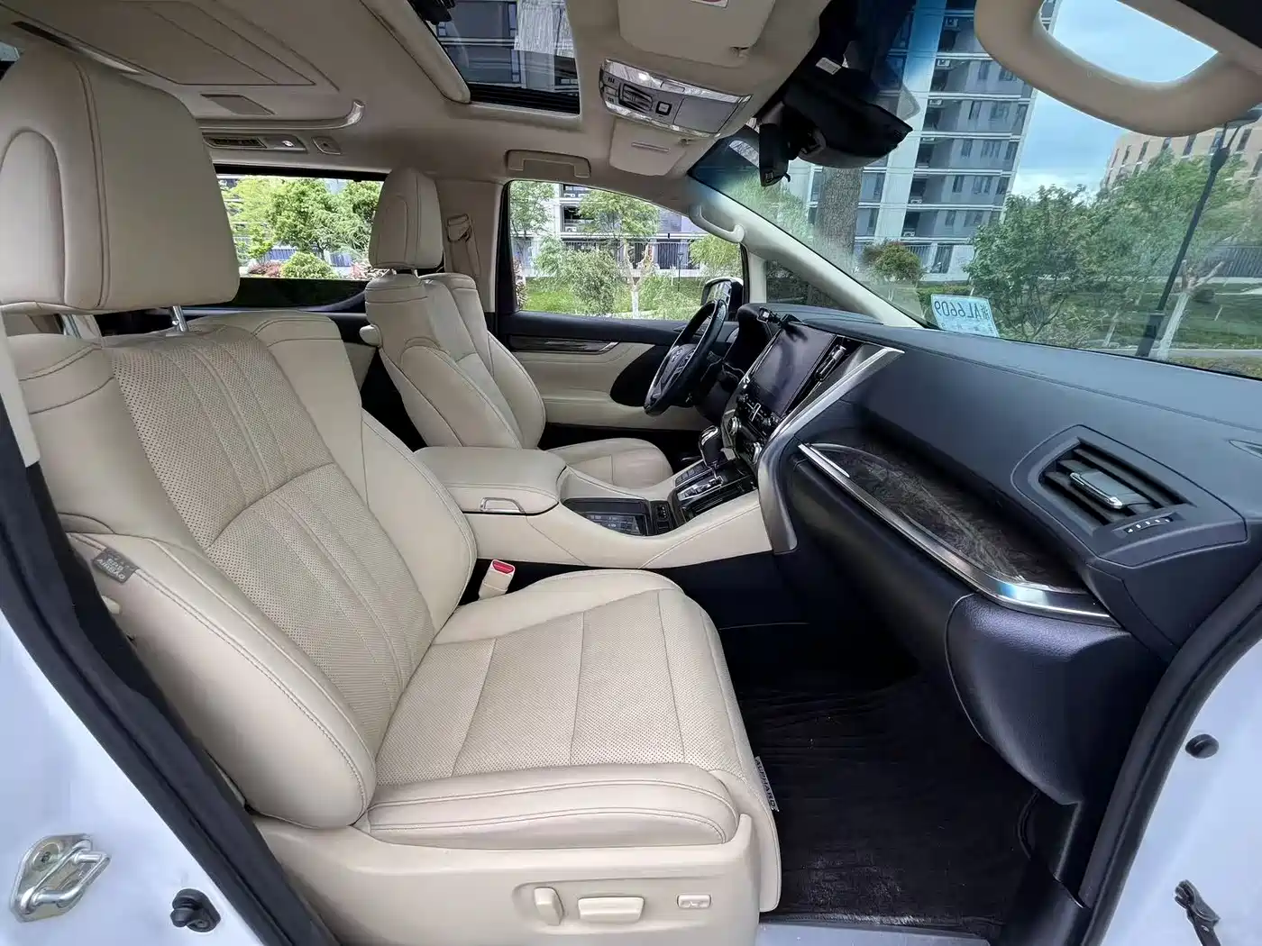 Toyota Alphard 2021 Hybrid 2.5L Premium фото 11