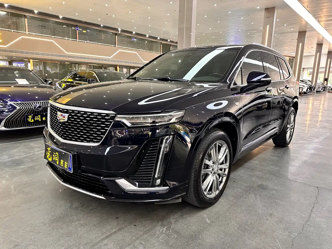 CADILLAC XT6
