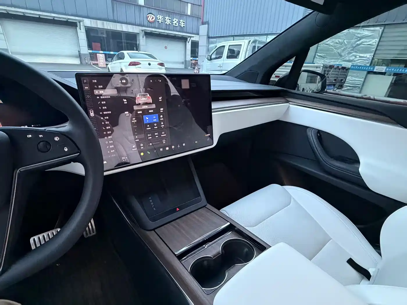 TESLA MODEL X