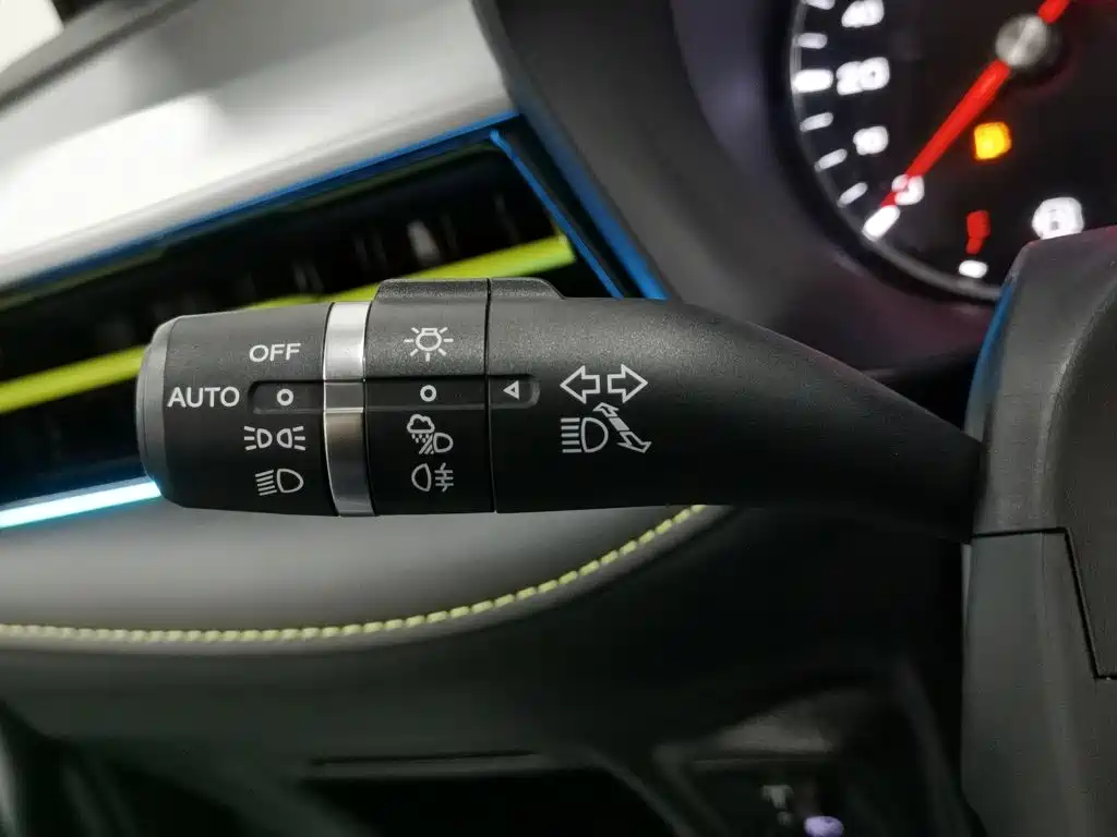 Фото 21 - Roewe i5