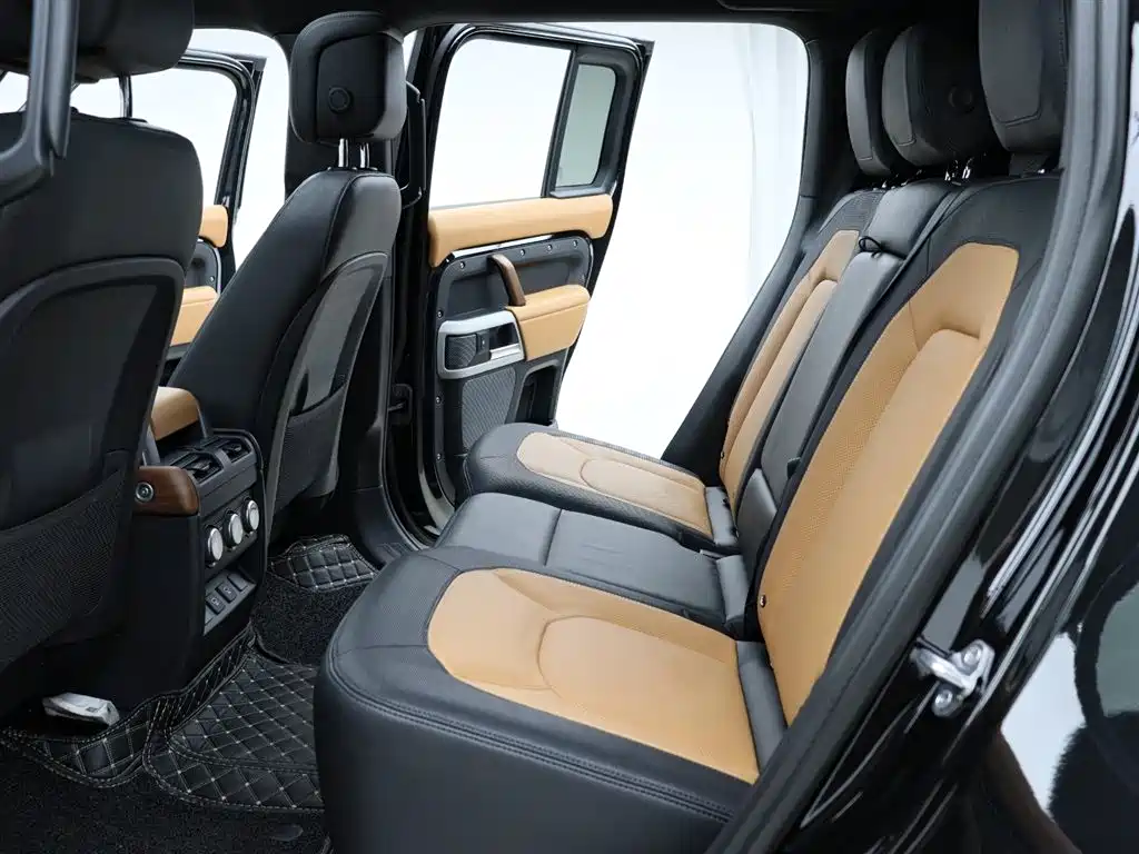 Land Rover Defender 2024 110 3.0T P400 Dark Special Edition фото 8