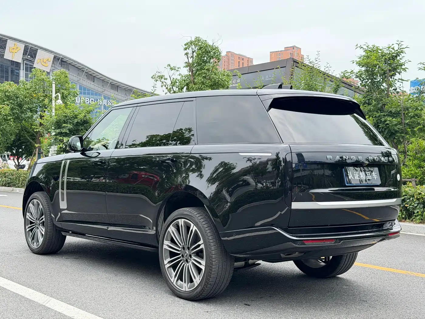 Land Rover Range Rover 2024 3.0 L6 400PS SV Prestige Genesis Extended 4-Seater фото 6