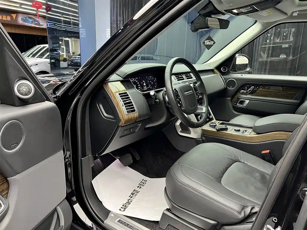 Land Rover Range Rover 2020 3.0 L6 Heritage Extended Edition фото 23