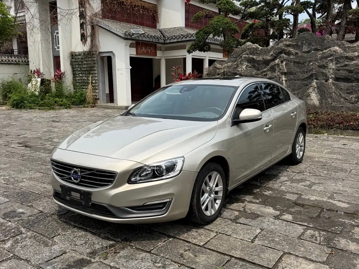 VOLVO S60