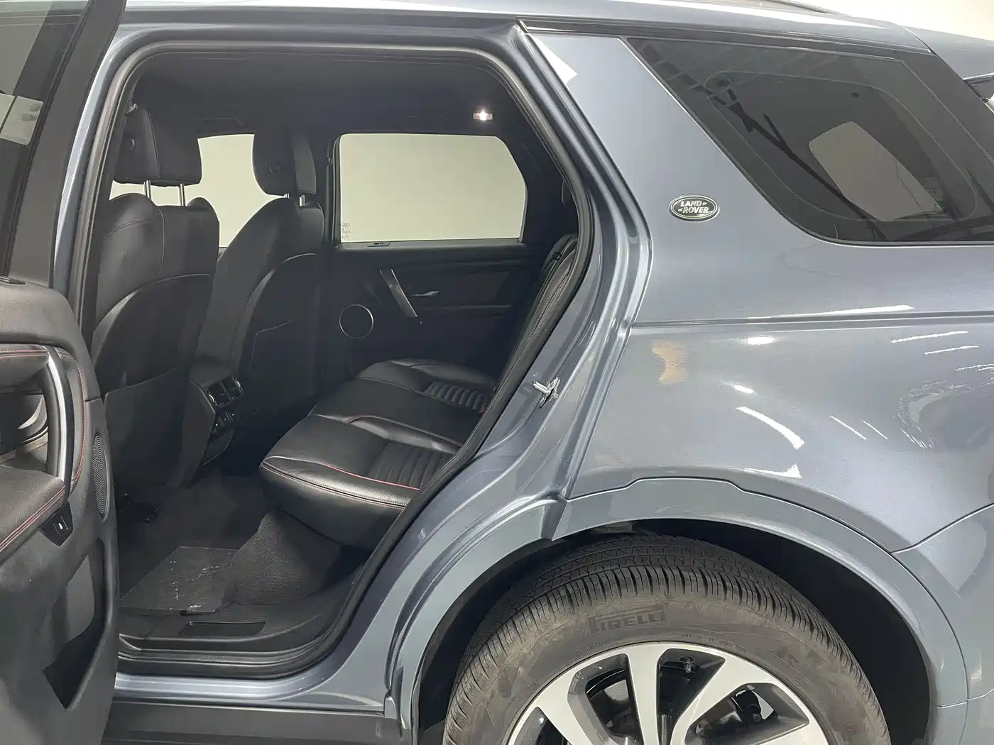 Land Rover Discovery Sport 2022 Model 249PS R-Dynamic S Performance Edition 5-Seater фото 11