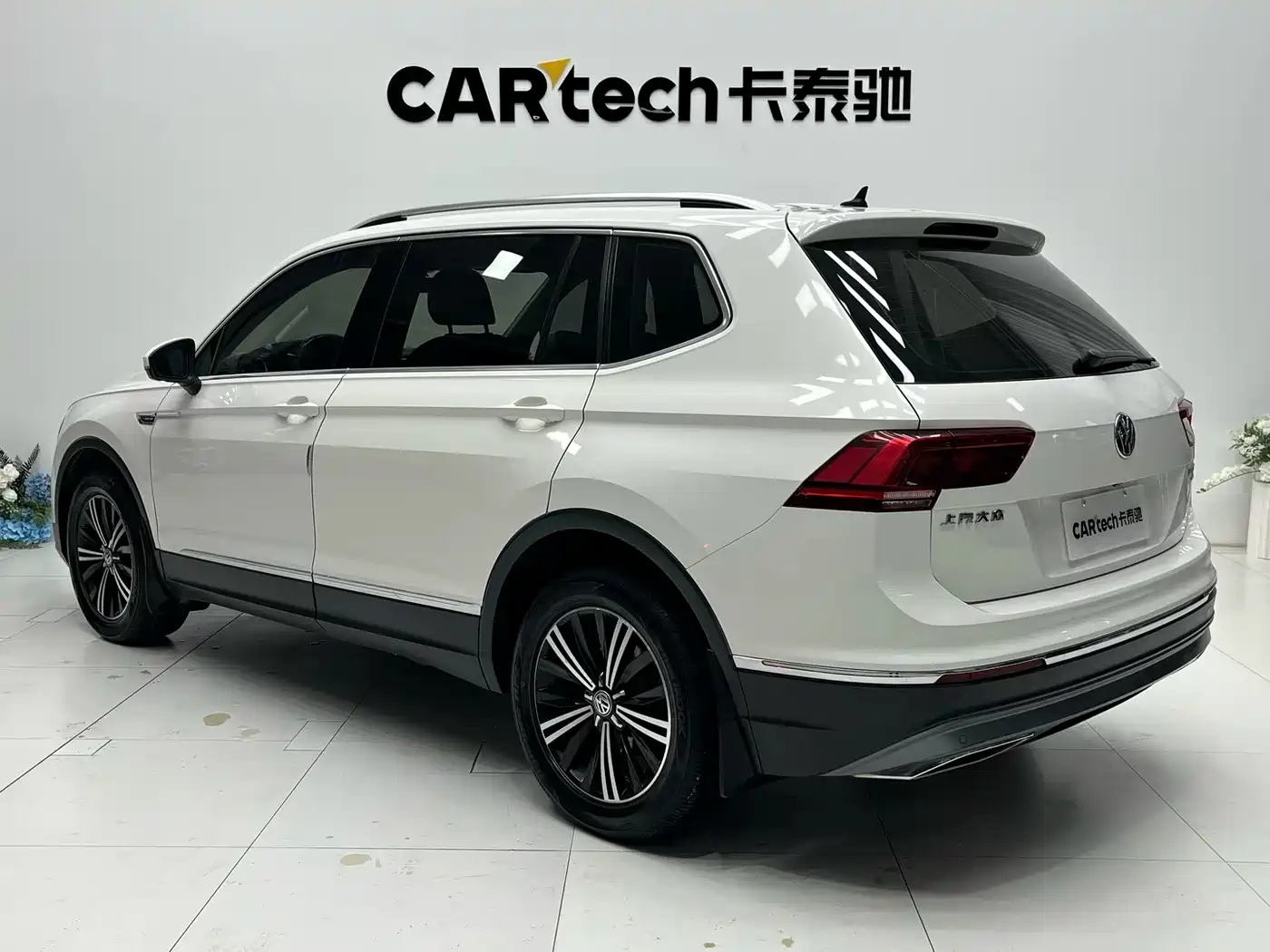 Volkswagen Tiguan L 2017 380TSI Automatic 4WD Luxury Edition фото 12
