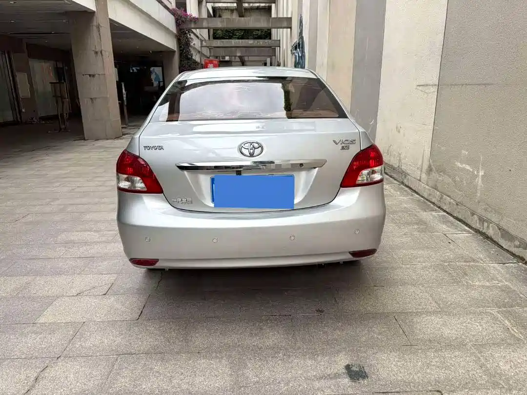 Toyota Vios 2010 1.6L GL-i MT фото 8