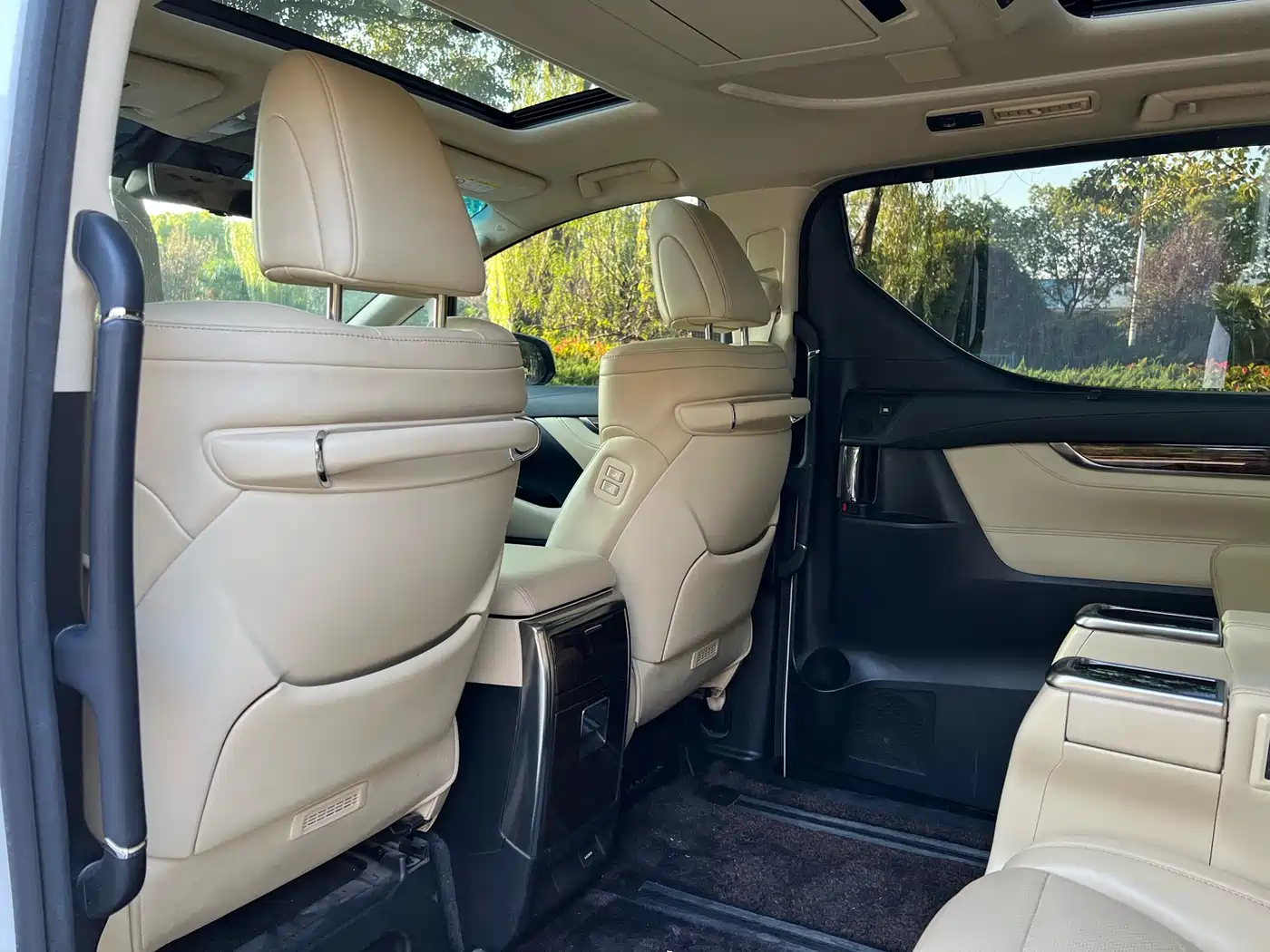 Toyota Alphard 2021 Hybrid 2.5L Luxury фото 13
