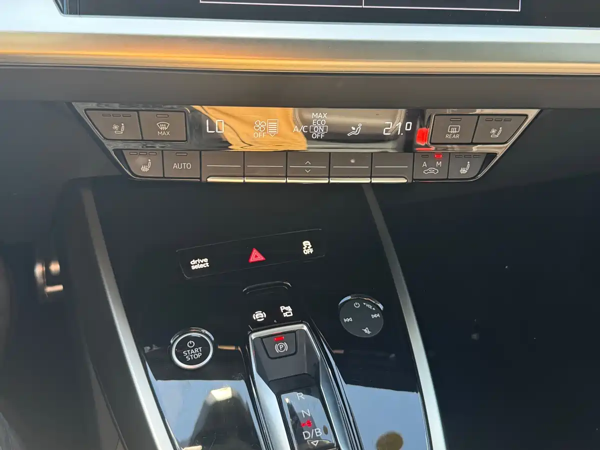 Фото 25 - Audi Q5 e-tron