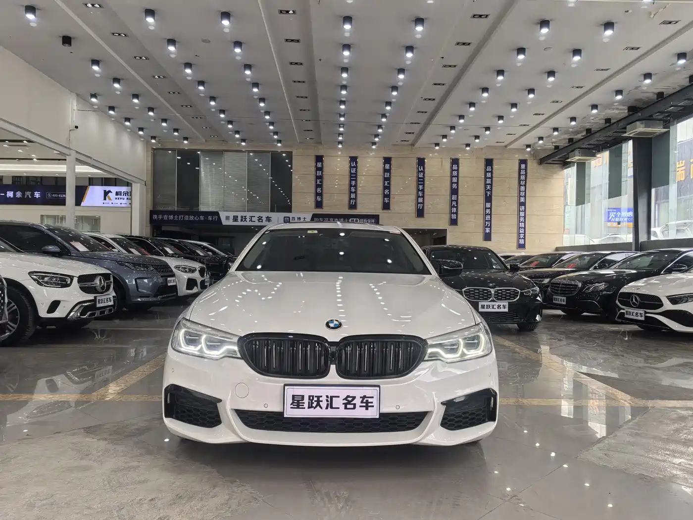 BMW 5 Series 2019 525Li Luxury Package фото 2