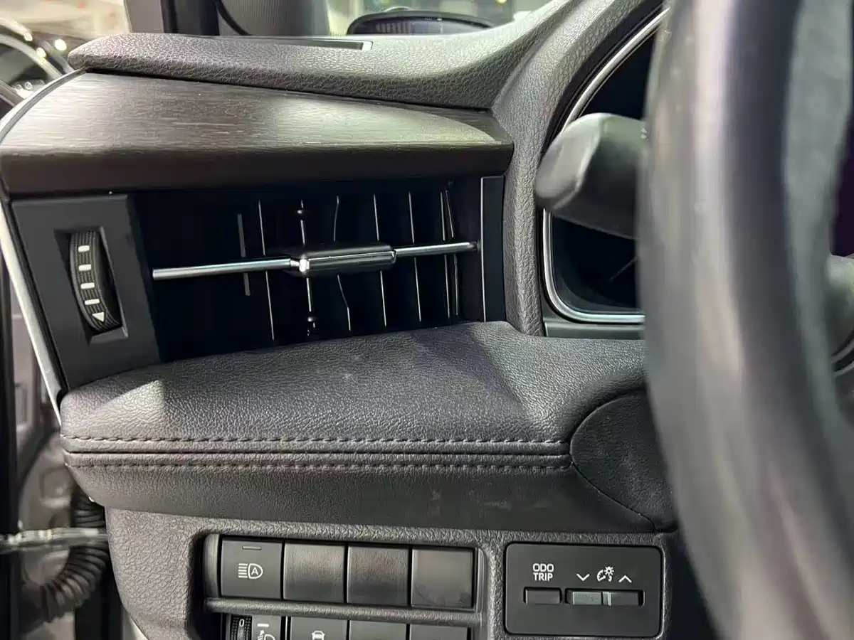 Toyota Avalon 2022 2.0L Luxury Edition фото 7