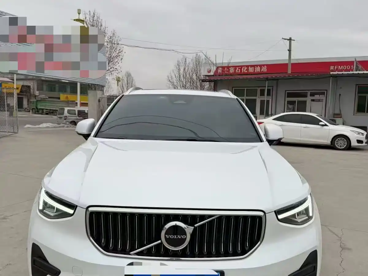 VOLVO XC40