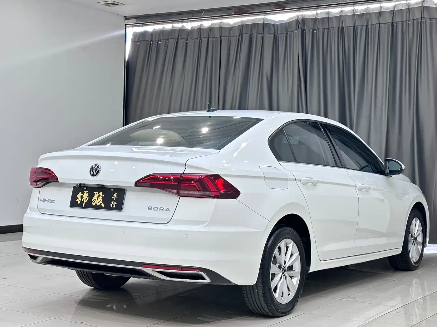 VOLKSWAGEN BORA
