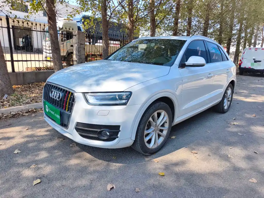 Photo 2 - Audi Q3