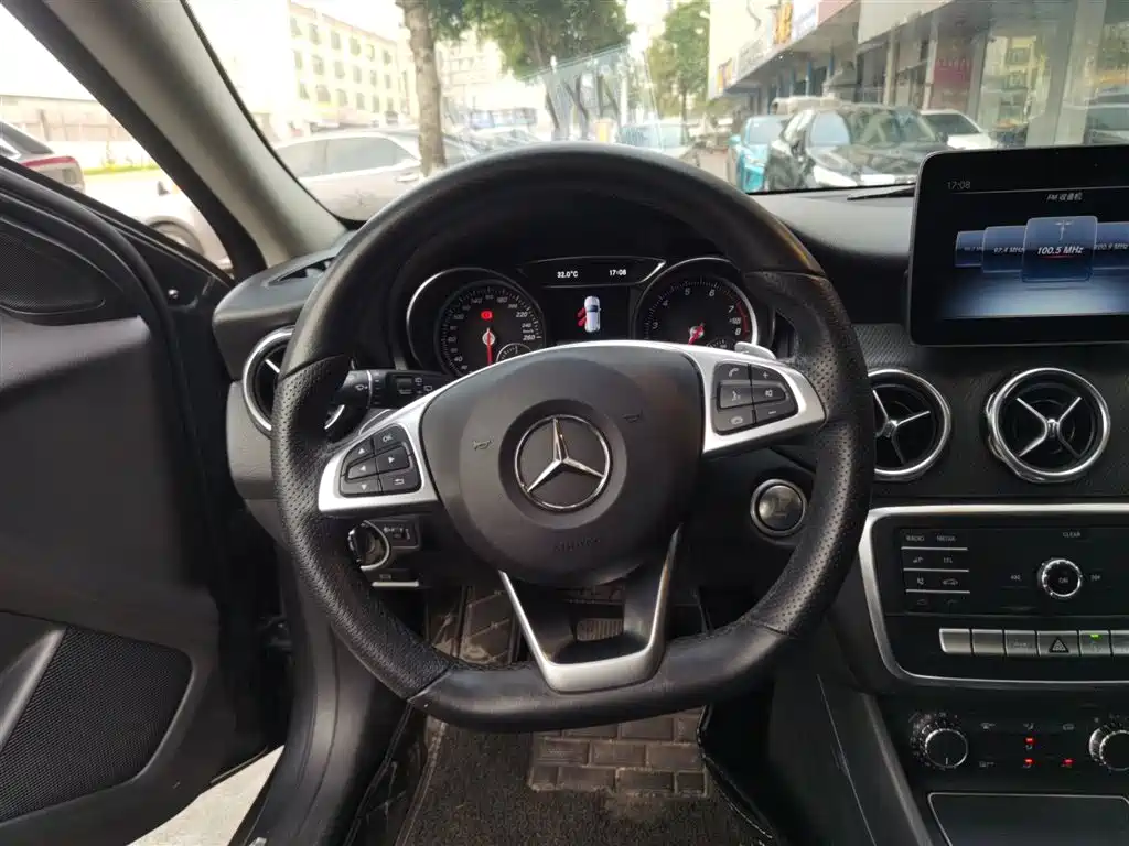 Mercedes-Benz GLA 2019 GLA 200 Dynamic фото 11