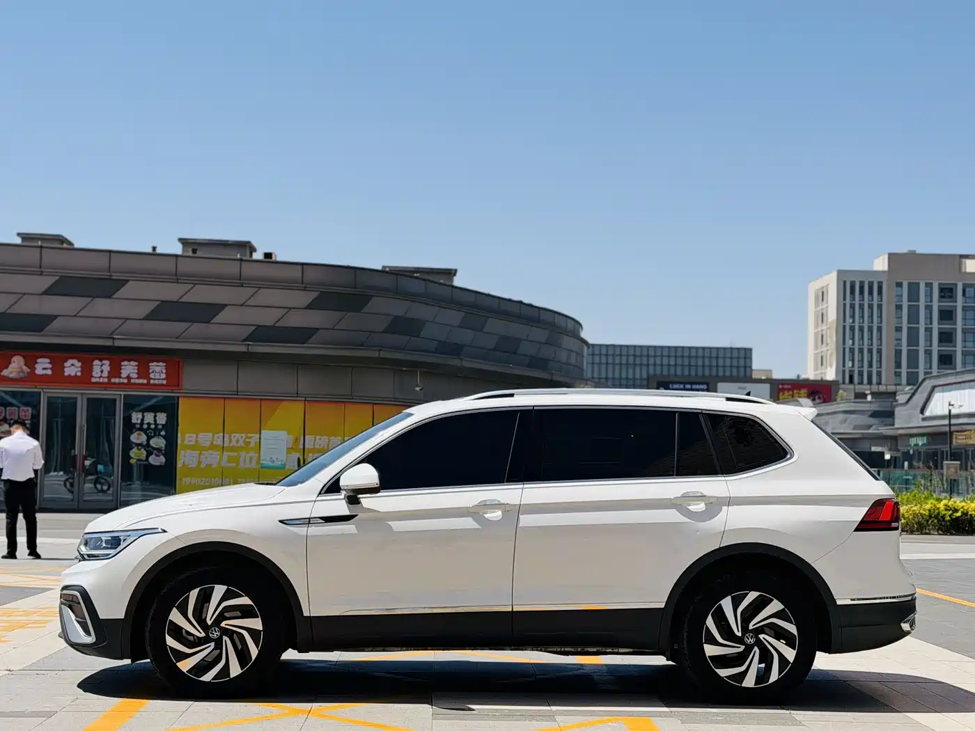 Volkswagen Tiguan L 2023 330TSI Auto 2WD Smart Edition фото 5