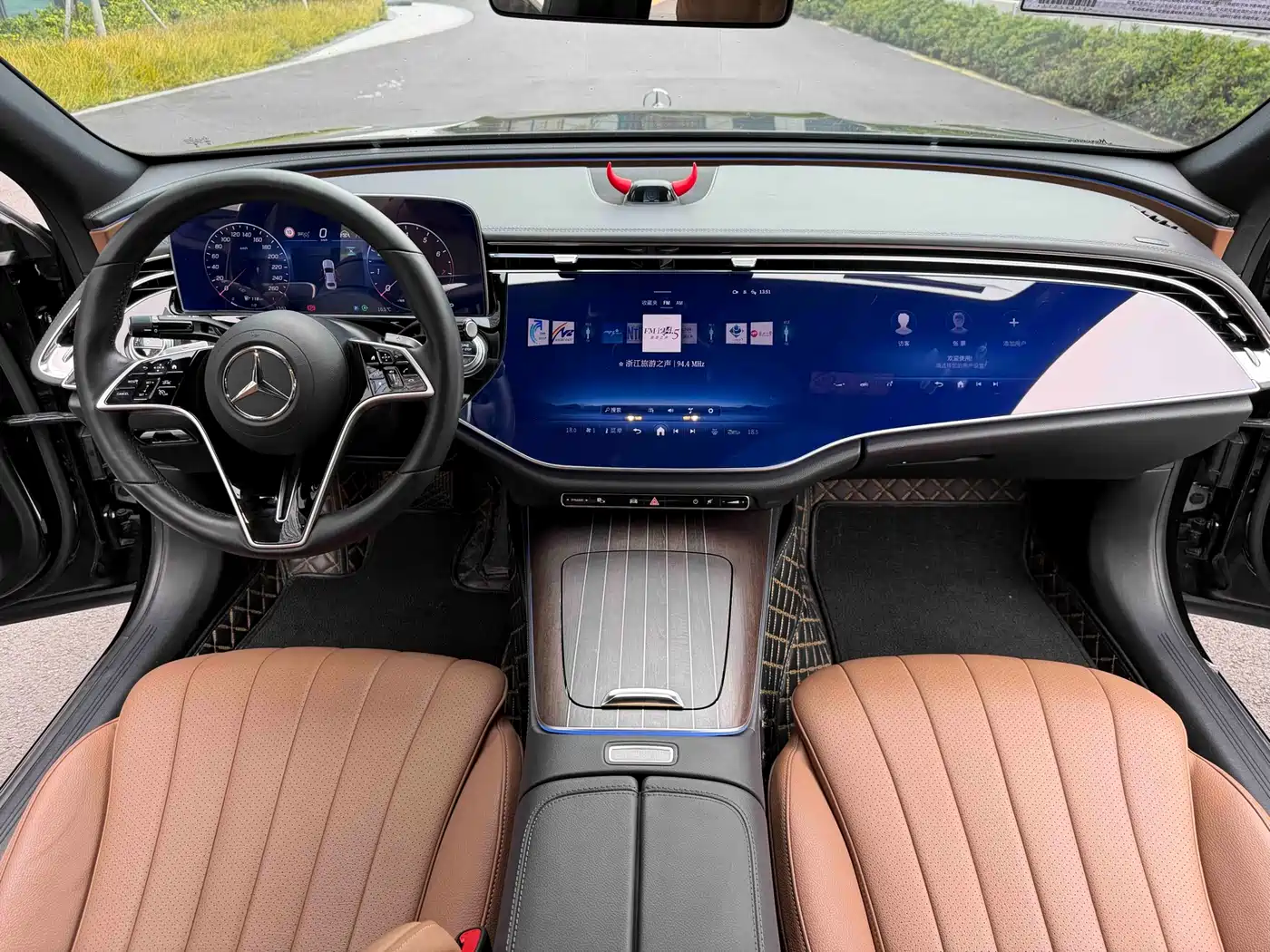Mercedes-Benz E-Class 2025 E 300 L Luxury фото 6