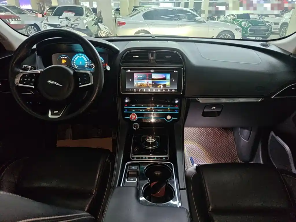 Jaguar F-PACE 2017 2016 2.0T FWD R-Sport Edition