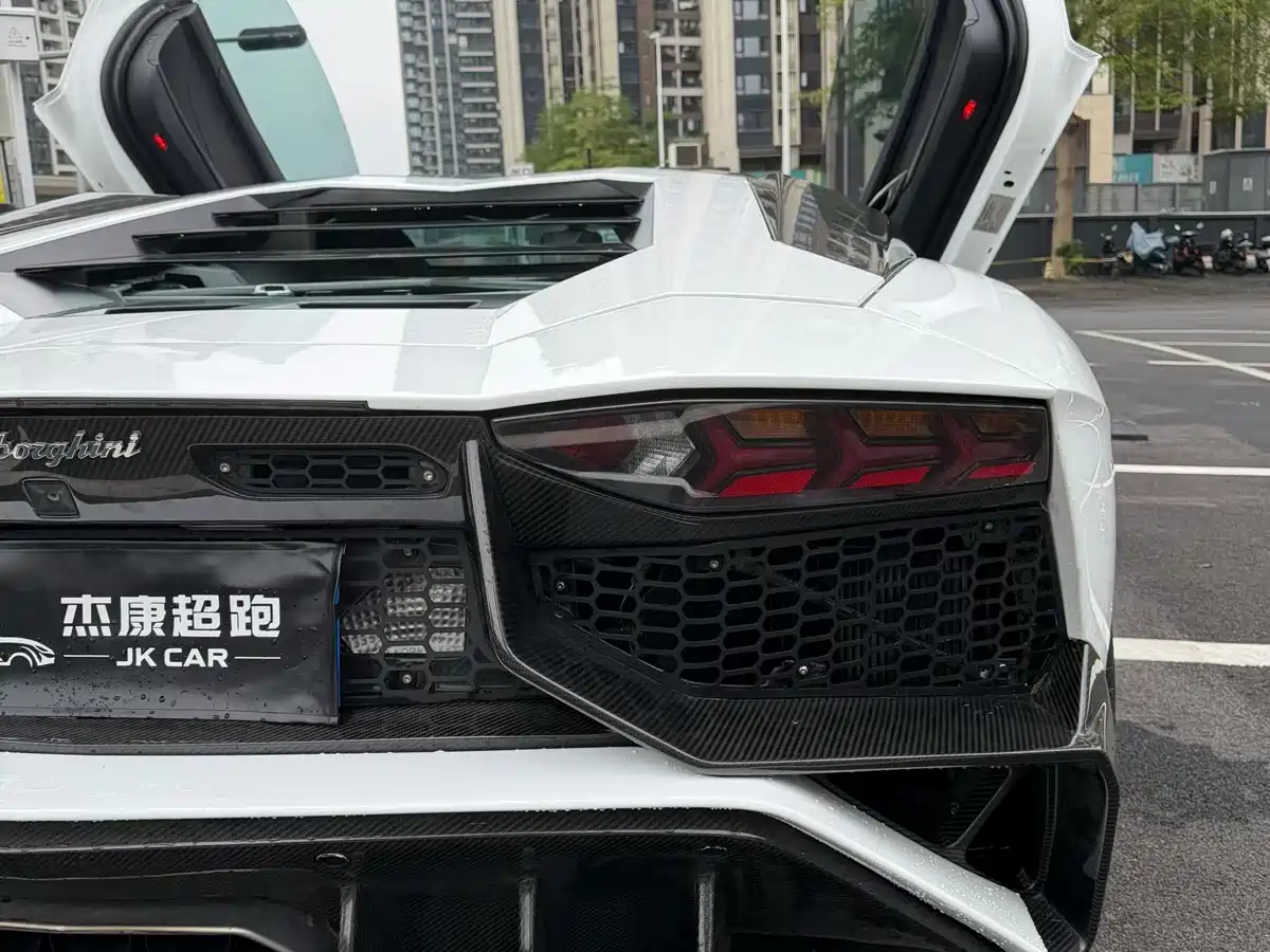 Lamborghini Aventador 2011 LP 700-4 фото 13