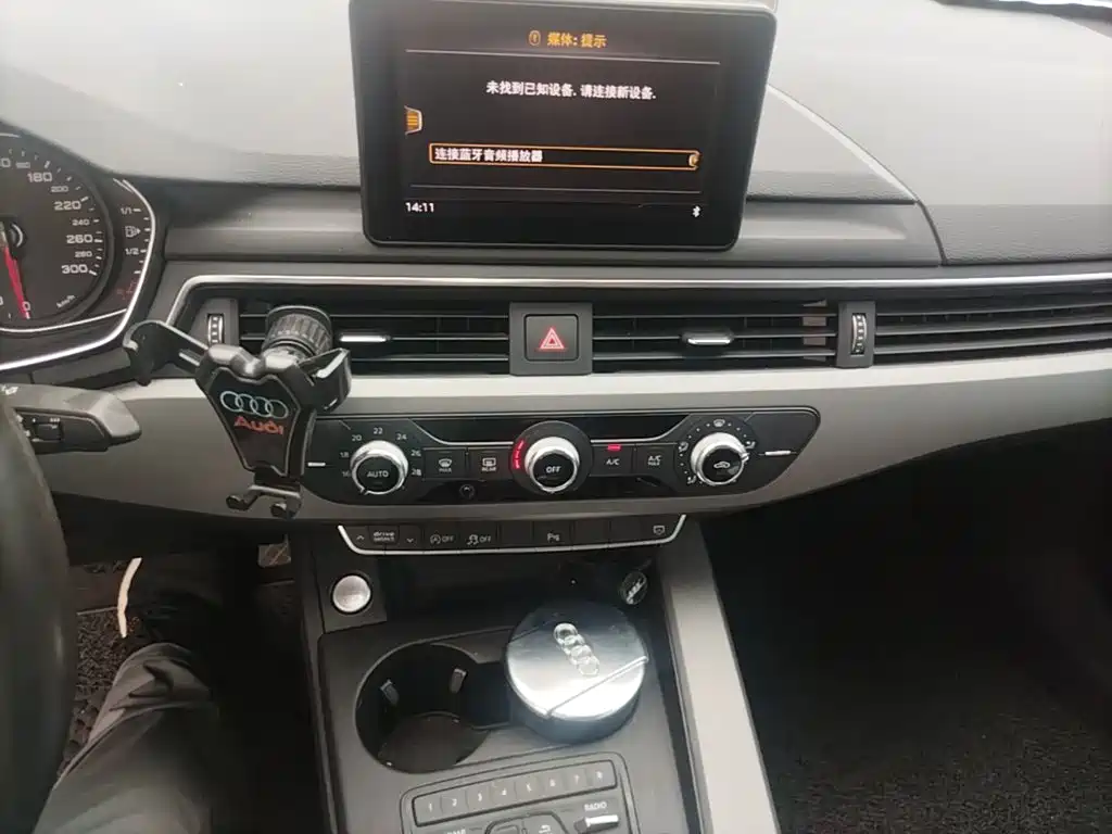 Фото 13 - Audi A4L