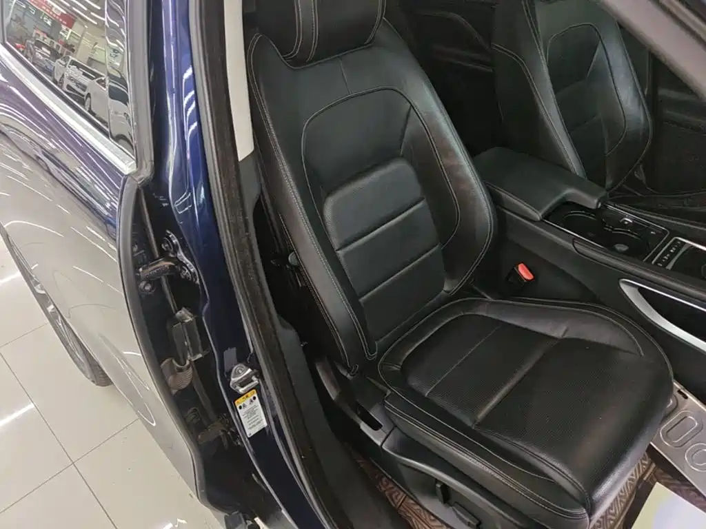 Jaguar F-PACE 2017 2016 2.0T FWD R-Sport Edition
