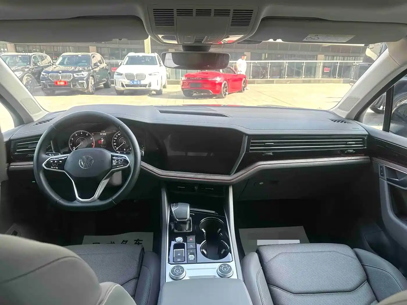 Volkswagen Touareg 2021 3.0TSI Sharp Edition with Gloss Black Sports Package фото 13