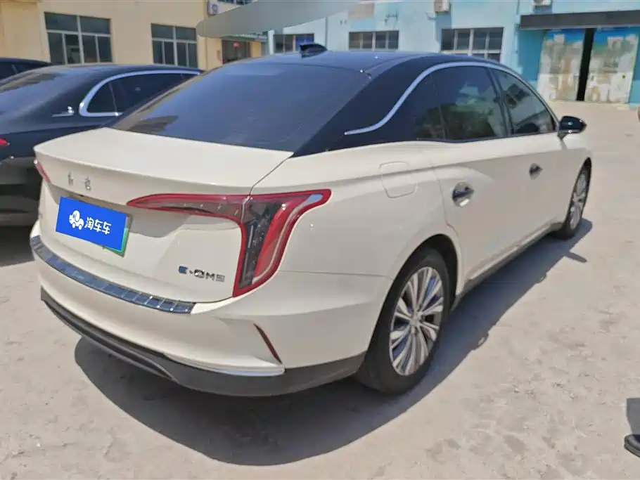 Hongqi E-QM5 2022 431km Charging Enjoyment Edition фото 3