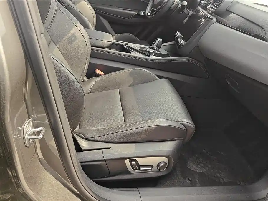 Lynk & Co 03 2021 2.0TD Auto Jin Pro фото 8