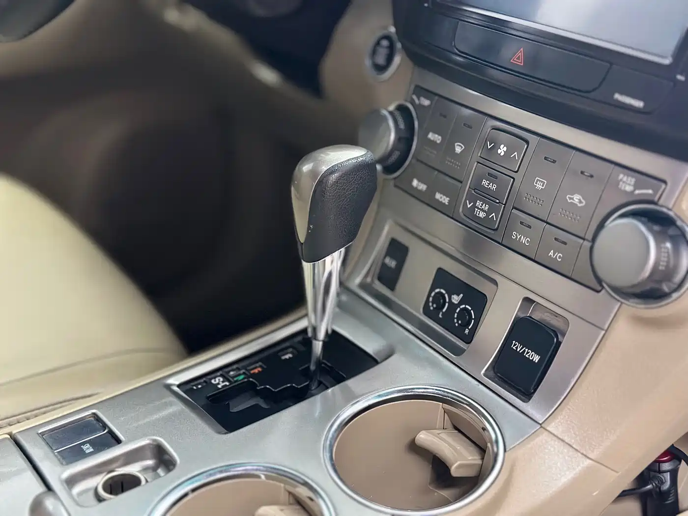 Toyota Highlander 2012 2.7L 2WD 7-Seater Luxury Edition фото 5