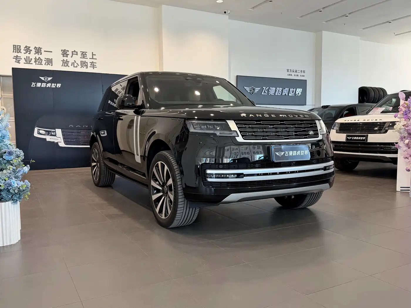 Land Rover Range Rover 2025 3.0 L6 400PS Flourishing Era Extended Wheelbase фото 3