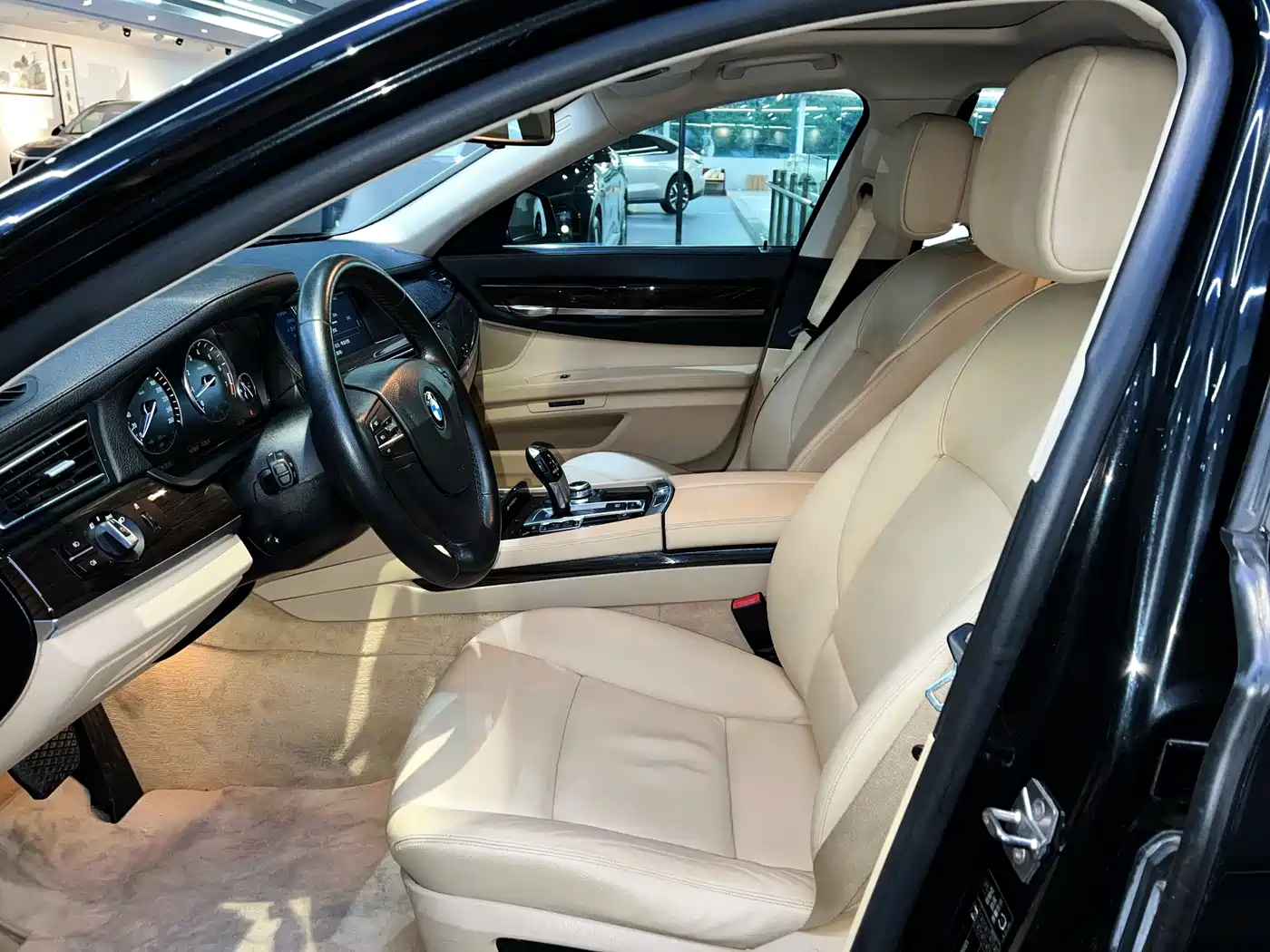 BMW 7 Series 2009 Model 740Li Leading Edition фото 11