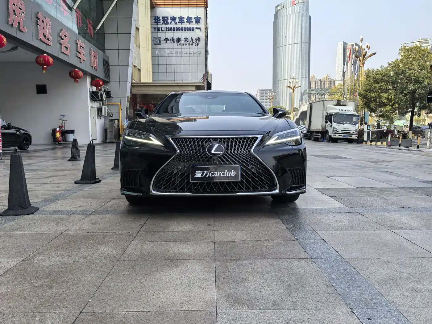 Photo 2 - Lexus LS