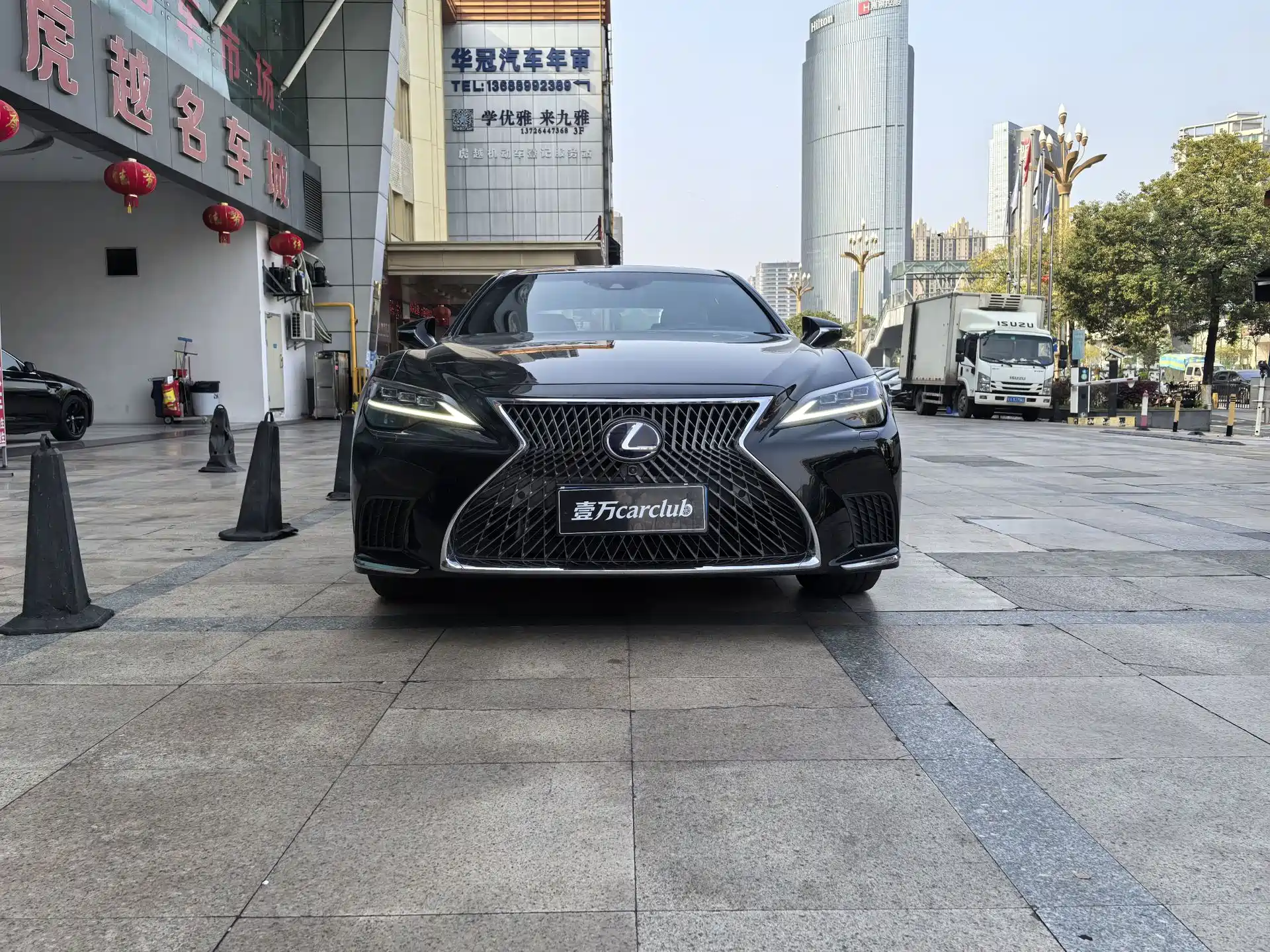 Фото 2 - Lexus LS