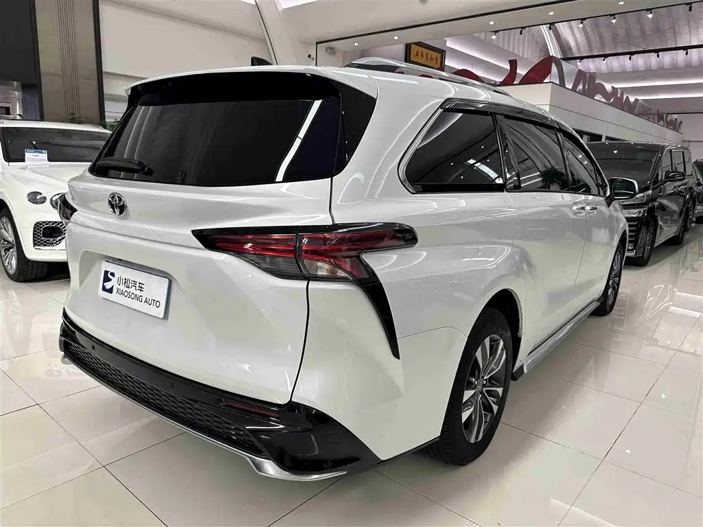 Toyota Granvia 2024 2.5L Hybrid Premium PLUS 4WD Edition фото 20