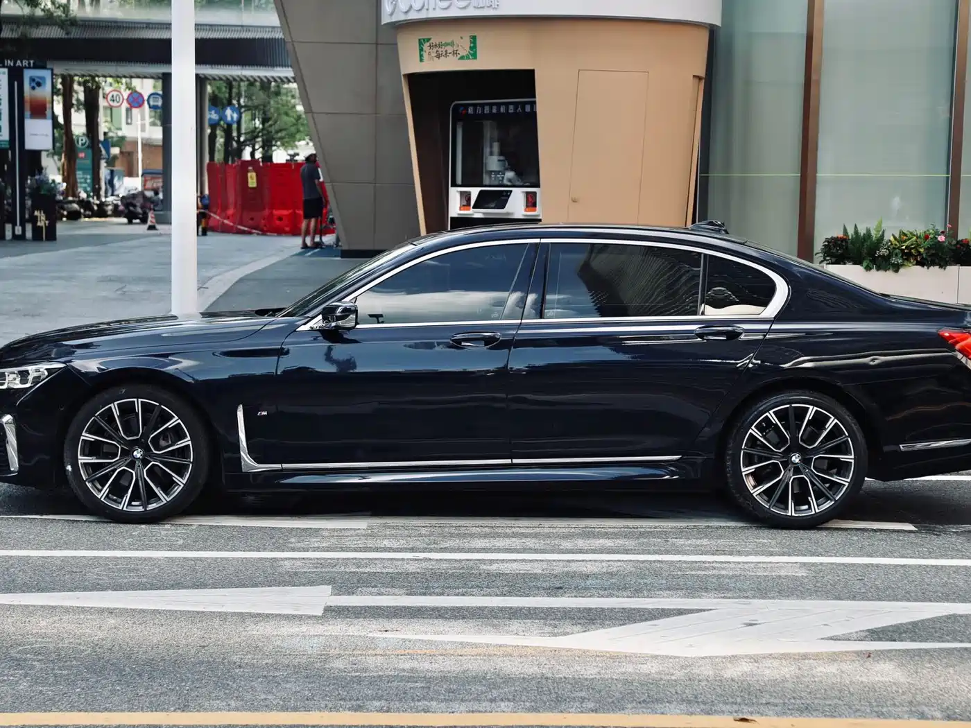 BMW 7 Series 2019 740Li Leading M Sport Package фото 2