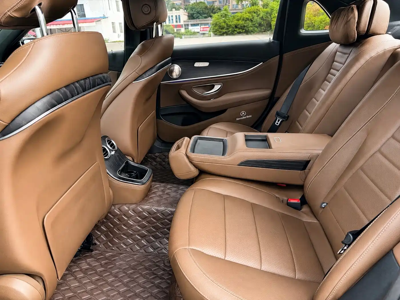 Mercedes-Benz E-Class, миниатюра 12
