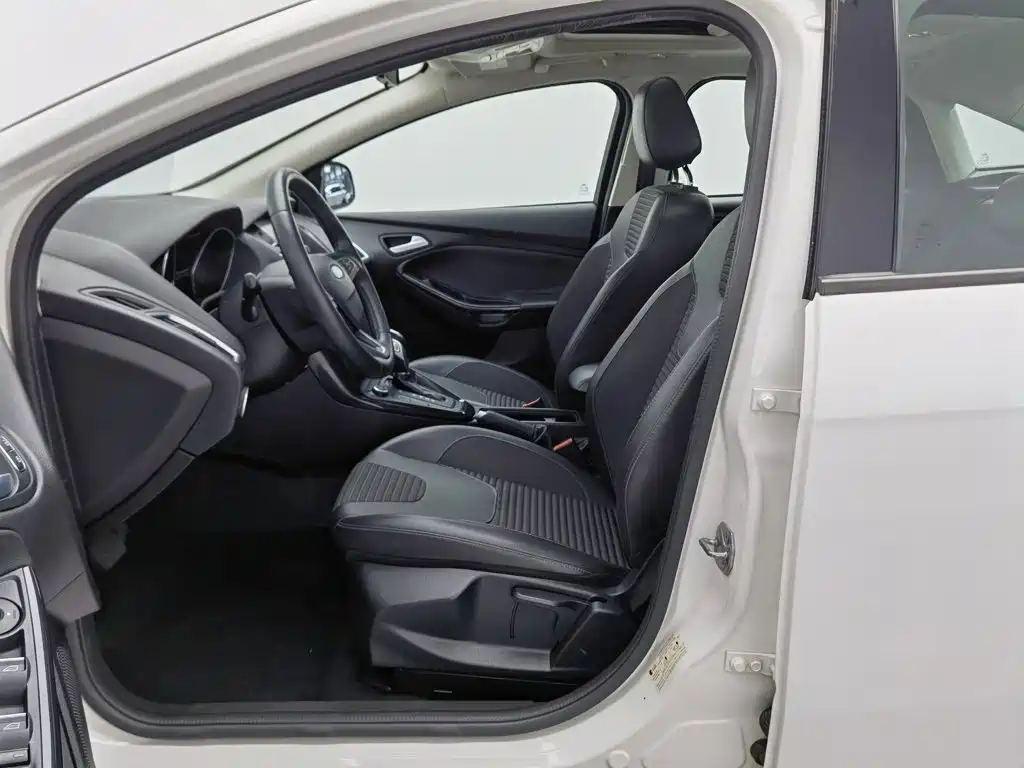 Photo 10 - Ford Focus