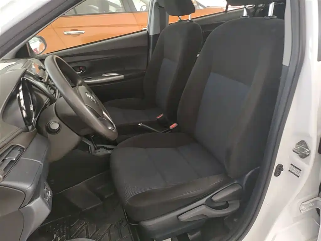 Toyota YARiS L Zhi Xuan 2015 1.5E Auto Charming Edition фото 15
