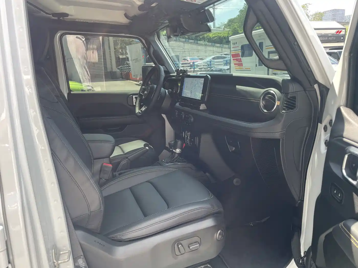 Jeep Wrangler 2025 2024 Model 2.0T Sahara Four-Door Version