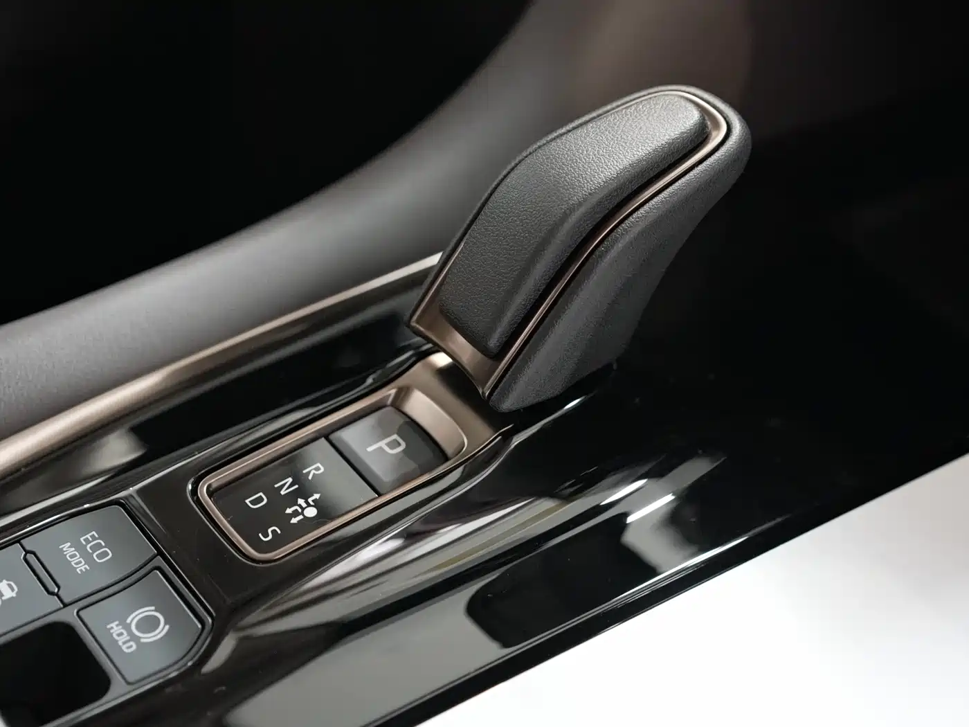 Toyota Alphard 2024 Hybrid 2.5L Ultimate Enjoyment Edition фото 14