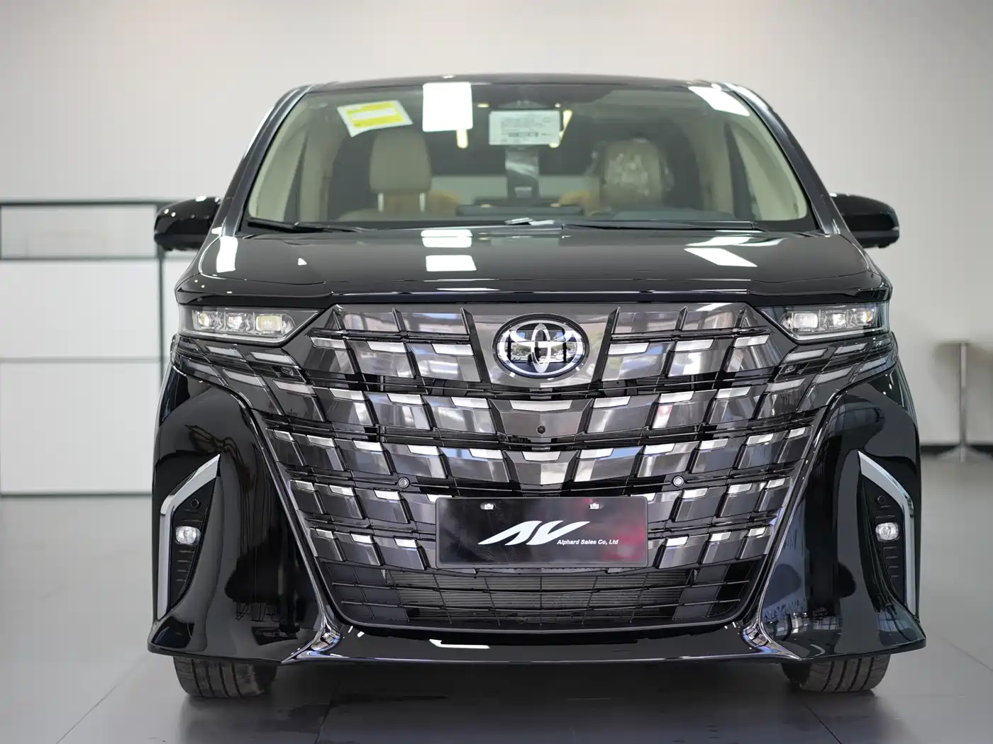 Toyota Alphard 2024 Hybrid 2.5L Ultimate Enjoyment Edition фото 2