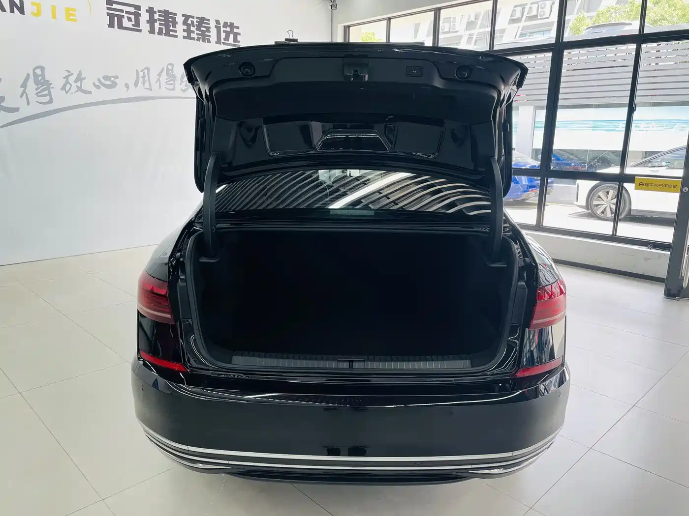 Volkswagen Passat 2023 380TSI Luxury Edition фото 15